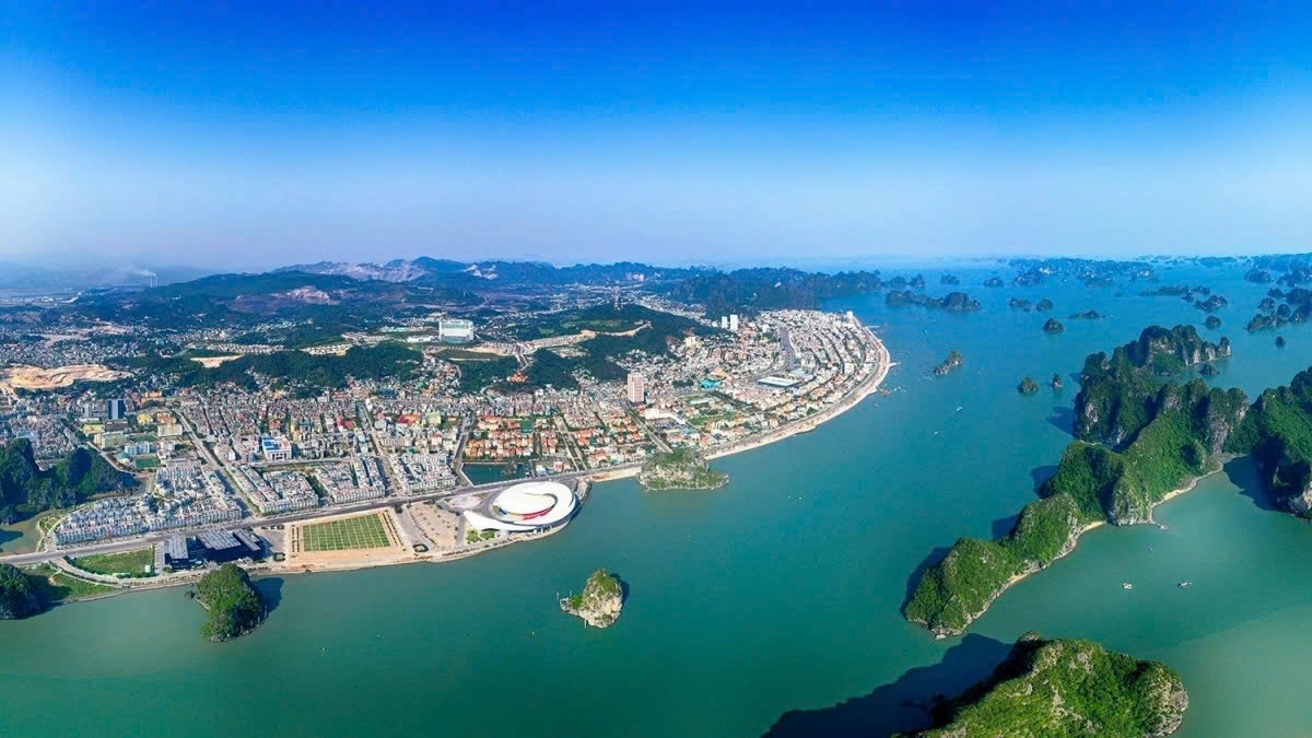 Quảng Ninh nhìn từ trên cao
