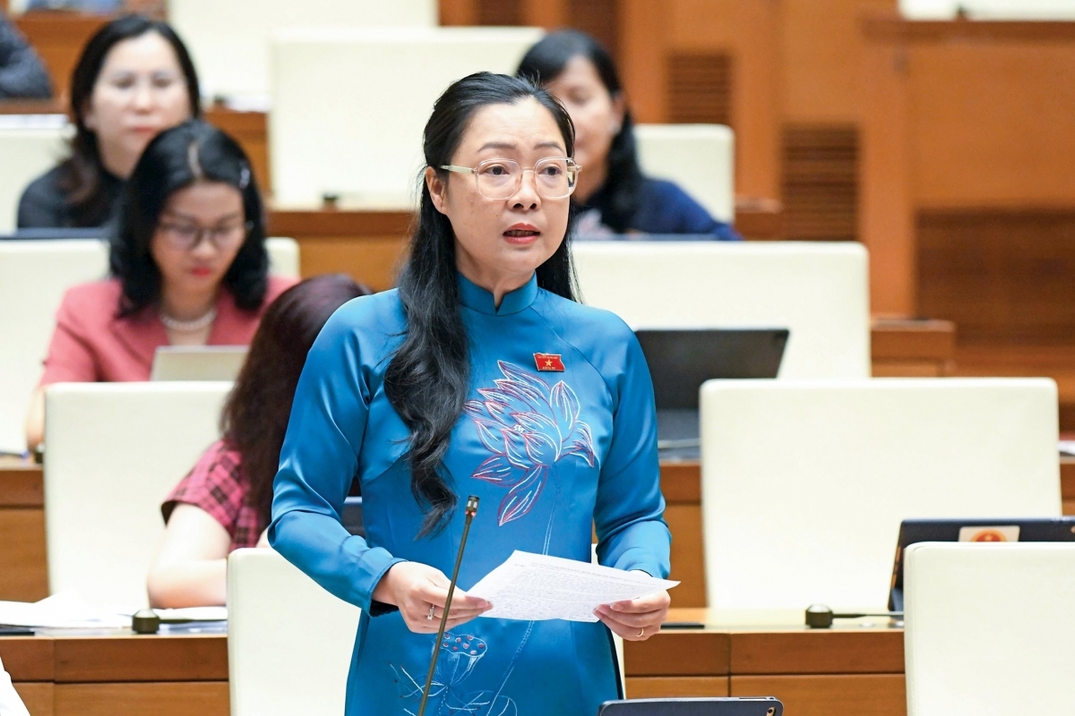 Đại biểu quốc hội Nguyễn Thị Quyên Thanh, đoàn Vĩnh Long.