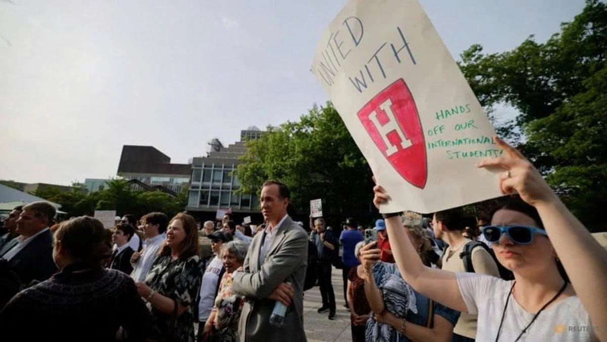 Quang cảnh tại cuộc tuần hành của sinh viên Harvard diễn ra trong ngày 27/5 (Ảnh: Reuters)