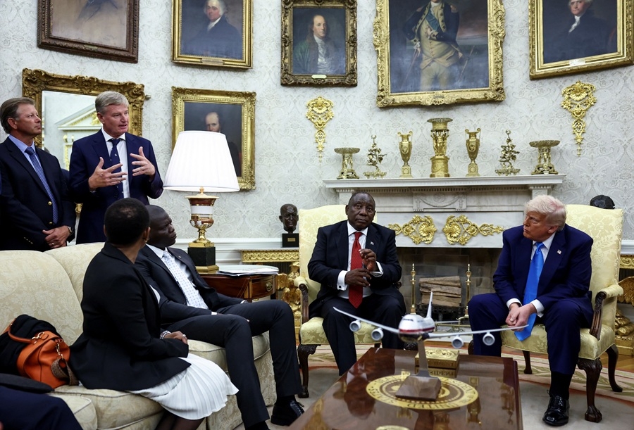 Tổng thống Mỹ Donald Trump gặp Tổng thống Nam Phi Cyril Ramaphosa tại Phòng Bầu dục. Ảnh: Reuters