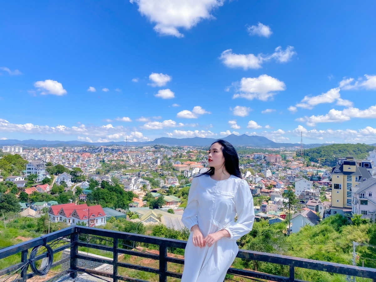 Toàn cảnh thành phố Đà Lạt trong mắt du khách từ đỉnh đồi Robin.