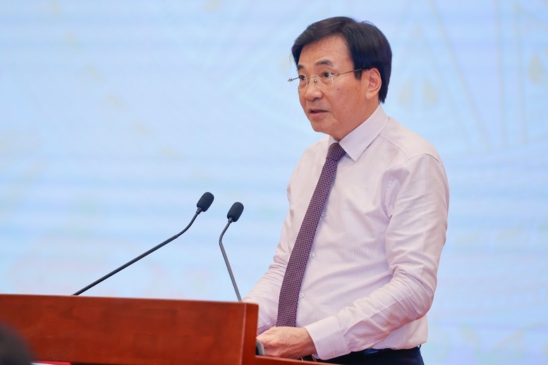 Bộ trưởng, Chủ nhiệm VPCP Trần Văn Sơn cung cấp thông tin về tình hình KTXH tháng 4 và 4 tháng đầu năm 2025.