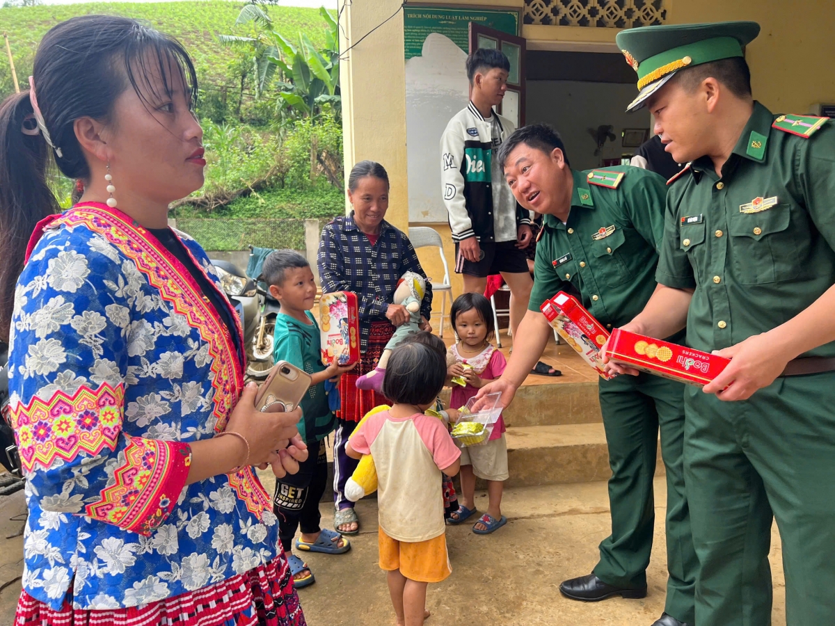 Sự quan tâm, chăm lo đã ngày càng gắn kết tình quân - dân khu vực biên giới.