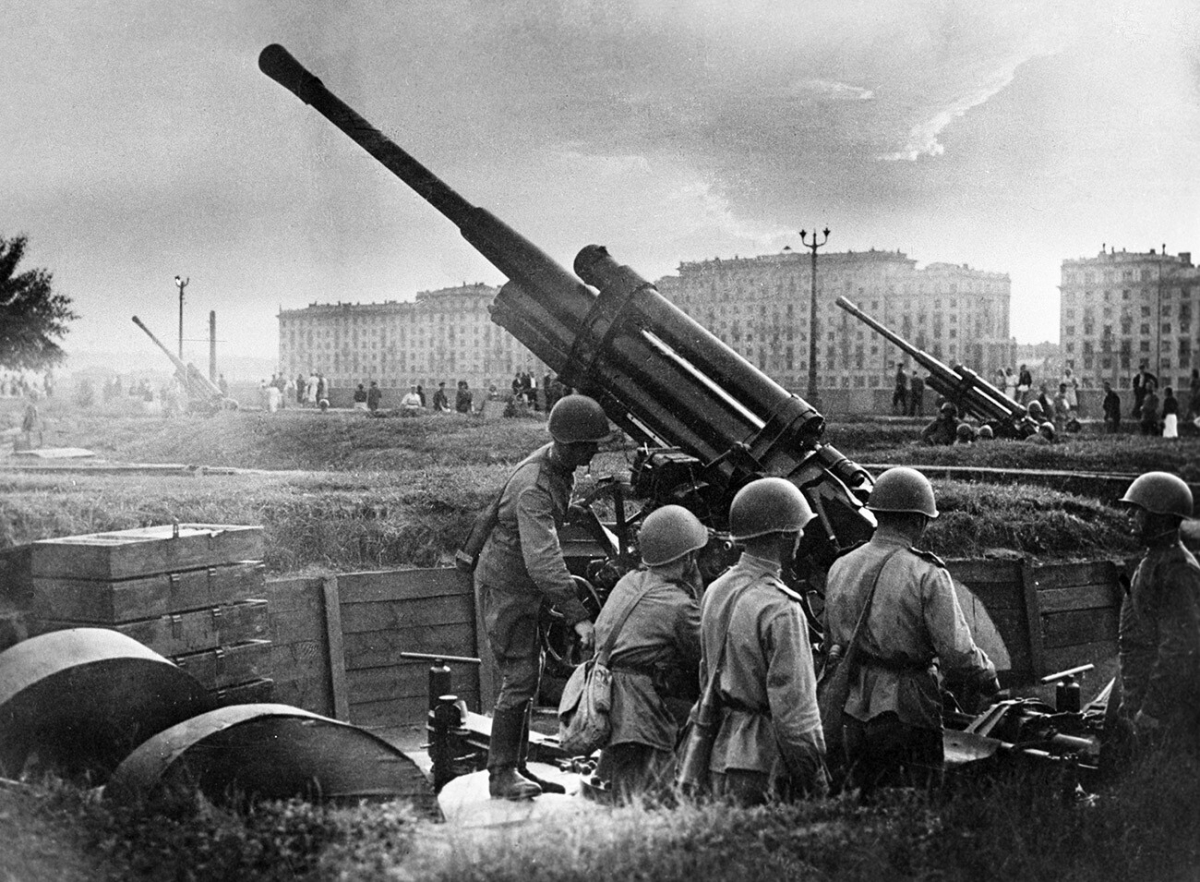 Pháo phòng không Liên Xô tại Moscow. Ảnh: Sputnik