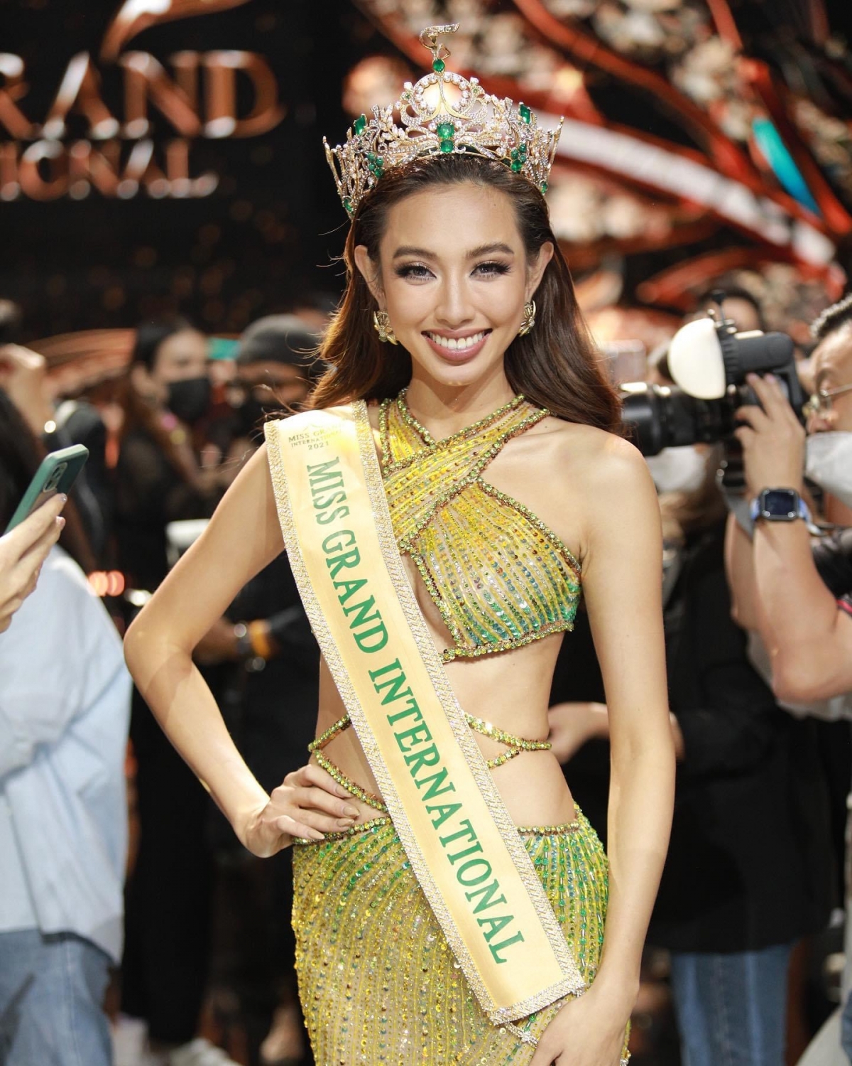 Hoa hậu Thùy Tiên bị khởi tố khiến nhiều người đặt câu hỏi liệu người đẹp có bị tước danh hiệu?