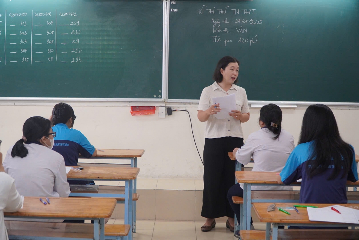 Sáng 27/5 thí sinh làm bài thi môn Ngữ văn trong 120 phút (ảnh:C.P)