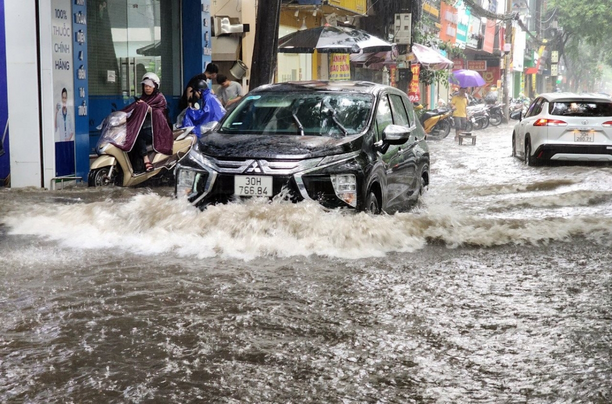 Nhiều khu vực trên cả nước tiếp tục có mưa rào và dông