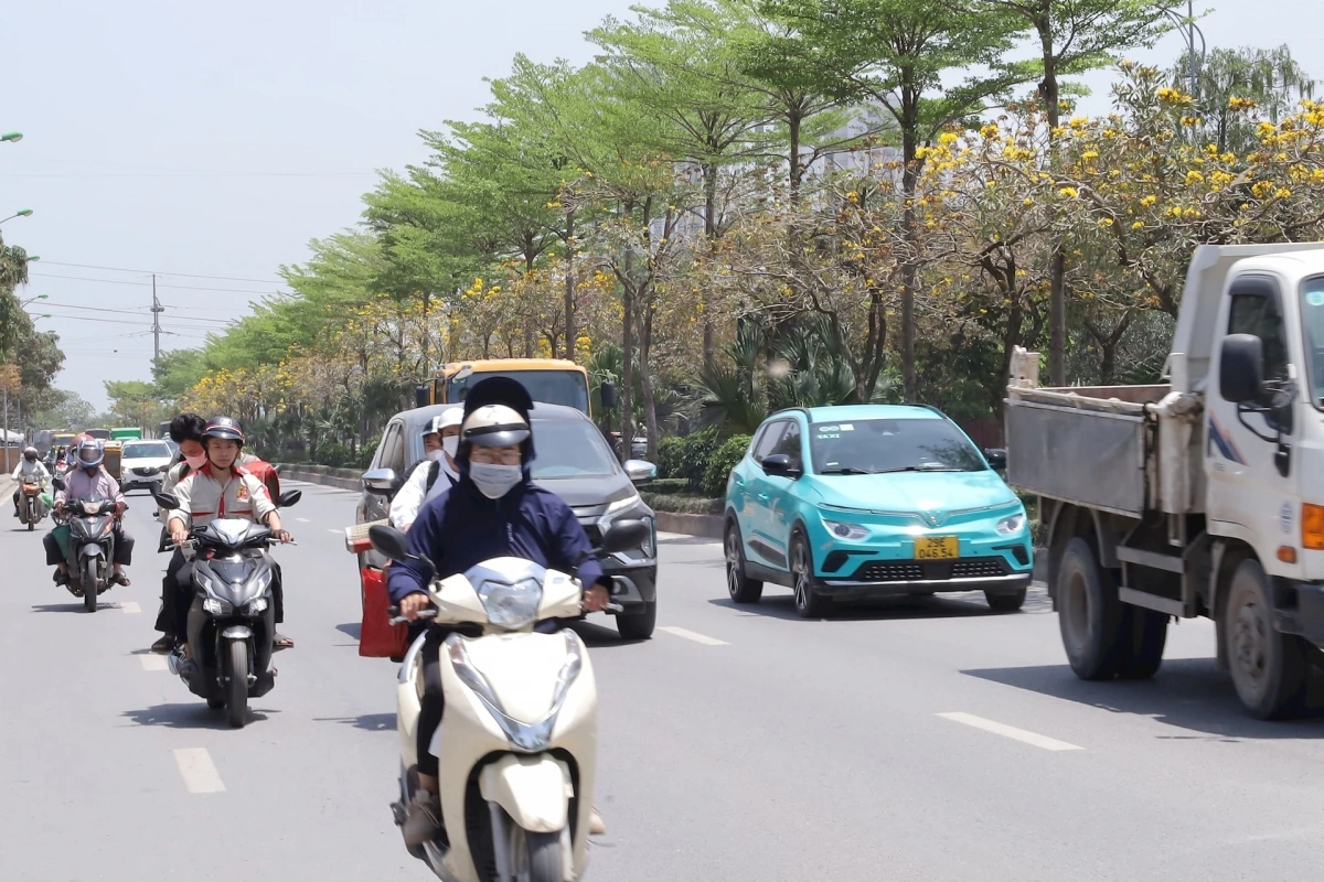 Miền Bắc và Nam Bộ có nắng nóng, chiều tối có mưa rào