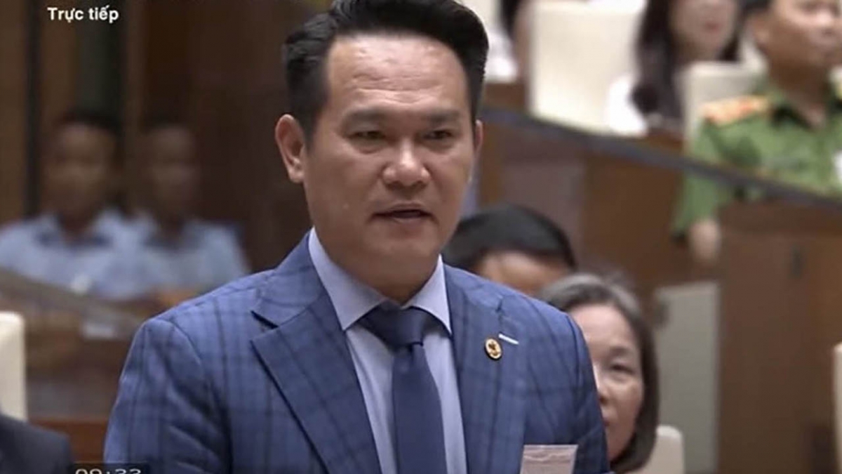 ​​Đại diện Hội Doanh nhân trẻ Việt Nam nêu câu hỏi tại Hội nghị.
