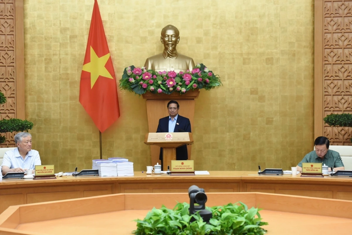 Thủ tướng đề nghị khẩn trương xây dựng, hoàn thiện hệ thống pháp luật liên quan đến tổ chức chính quyền địa phương 2 cấp.