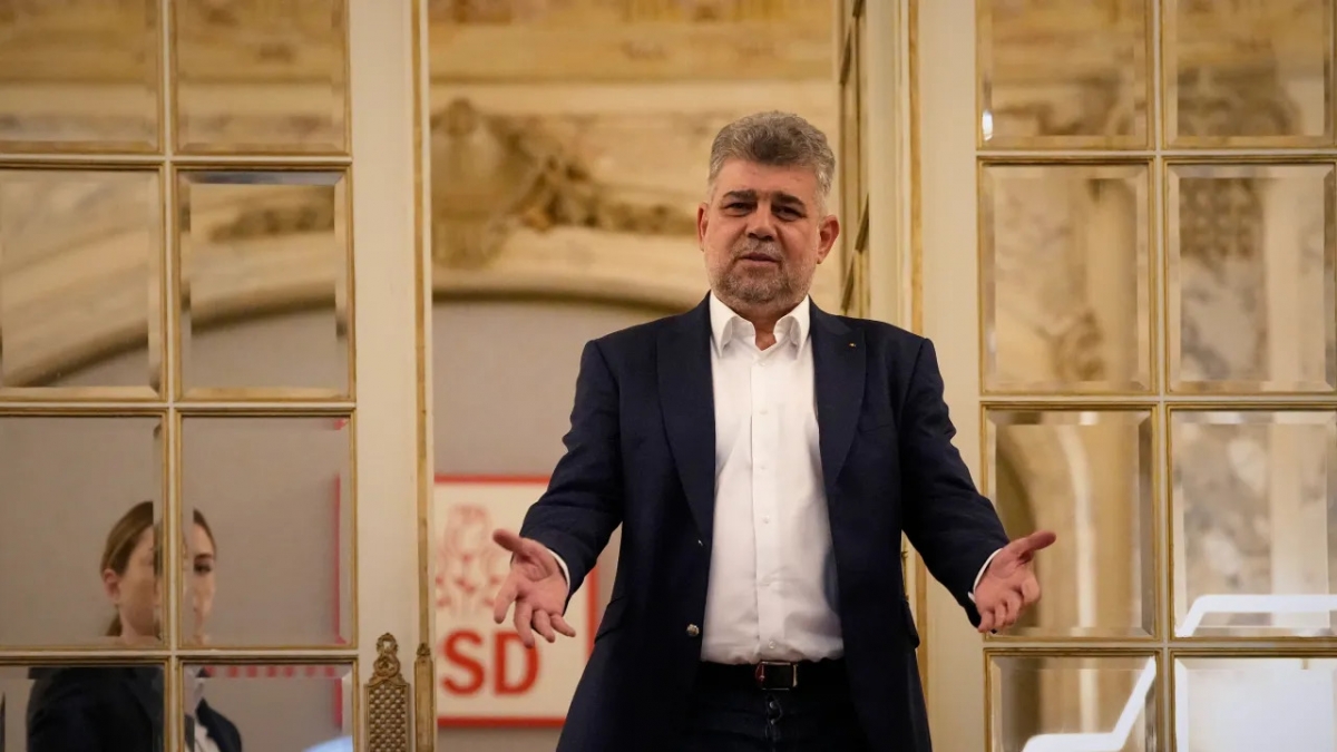 Thủ tướng Romania Marcel Ciolacu tại trụ sở PSD trước khi tuyên bố từ chức, ngày 5 tháng 5 năm 2025 (Ảnh: AP)