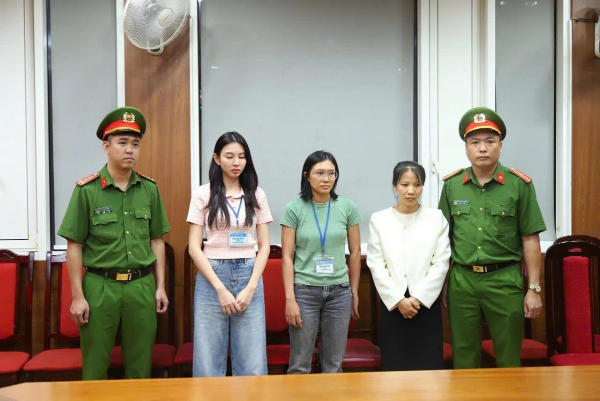 Nguyễn Thúc Thuỳ Tiên và các bị can vừa bị khởi tố trong vụ án Kẹo rau củ Kera