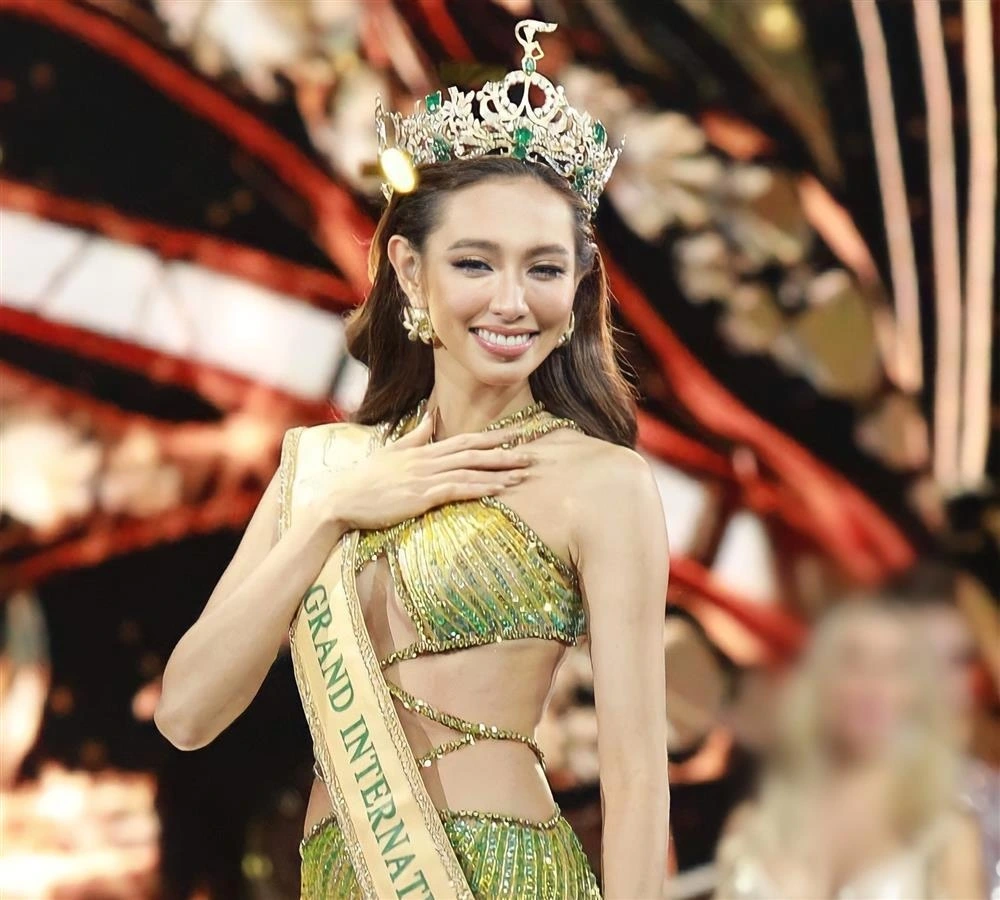 Nguyễn Thúc Thuỳ Tiên đăng quang Miss Grand International 2021
