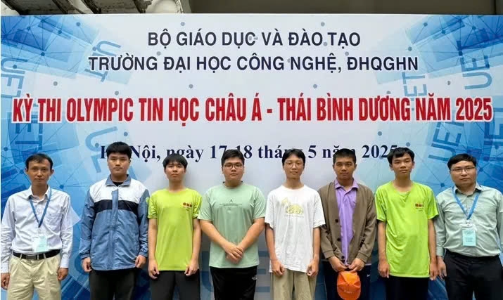 ội tuyển quốc gia Việt Nam dự thi Olympic Tin học Châu Á Thái Bình Dương (Ảnh: Bộ Giáo dục và Đào tạo)