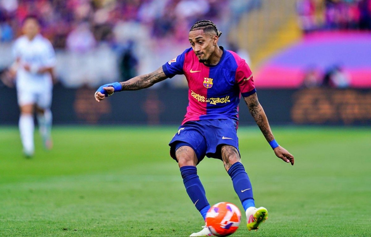 Raphinha ở lại Barca đến hết tháng 6/2028. (Ảnh: Getty)