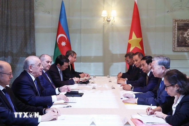 Ngày 8/5, Tổng Bí thư Tô Lâm và Thủ tướng Azerbaijan Ali Asadov đã hội kiến. Tổng Bí thư Tô Lâm đã nêu một số đề xuất hợp tác trọng tâm trong các lĩnh vực năng lượng, dầu khí, quốc phòng, an ninh, kinh tế - thương mại - đầu tư, logistics, giáo dục... Thủ tướng Ali Asadov nhấn mạnh Chính phủ Azerbaijan luôn nỗ lực thúc đẩy kim ngạch song phương và kêu gọi các doanh nghiệp hai nước tích cực đầu tư vào thị trường của nhau. (Ảnh: TTXVN)