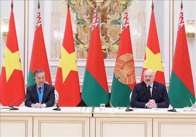 Tổng Bí thư Tô Lâm và Tổng thống Lukashenko họp báo thông tin kết quả hội đàm (Ảnh: TTXVN)