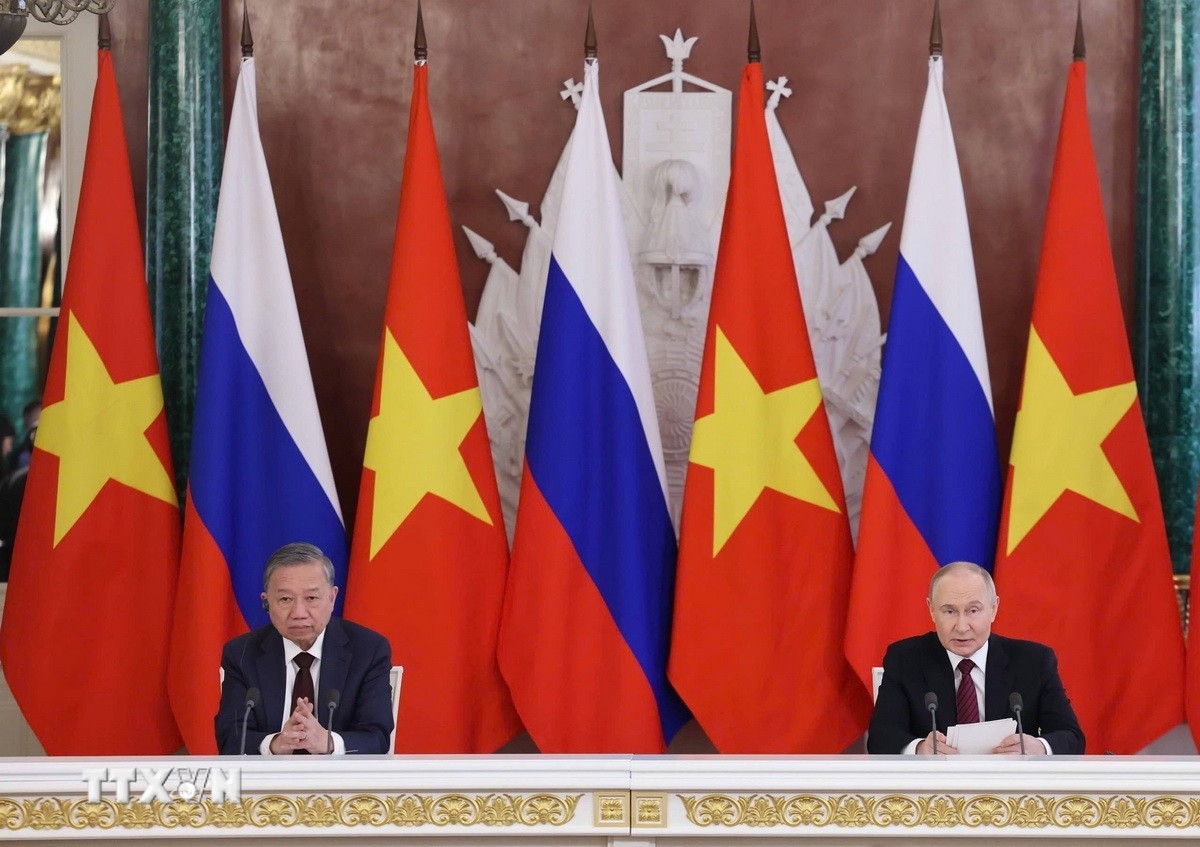 Tổng Bí thư Tô Lâm và Tổng thống Liên bang Nga Vladimir Putin phát biểu với báo chí. (Ảnh: TTXVN)
