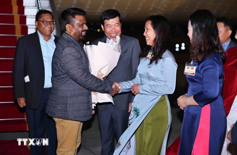 Sáng 4/5, Tổng thống Sri Lanka Anura Kumara Dissanayaka đến Hà Nội, bắt đầu thăm cấp Nhà nước đến Việt Nam và dự Đại lễ Phật đản Liên Hợp Quốc Vesak từ ngày 4/5 đến 6/5. Chuyến thăm mang nhiều ý nghĩa khi diễn ra đúng vào dịp Việt Nam và Sri Lanka kỷ niệm 55 năm thiết lập quan hệ ngoại giao. (Ảnh: TTXVN)