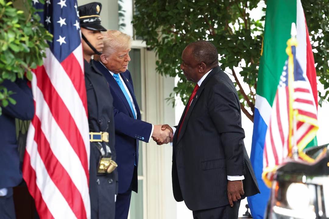 Tổng thống Mỹ Donald Trump chào đón Tổng thống Nam Phi Cyril Ramaphosa tới Nhà Trắng, ngày 21/5/2025. Ảnh: Reuters