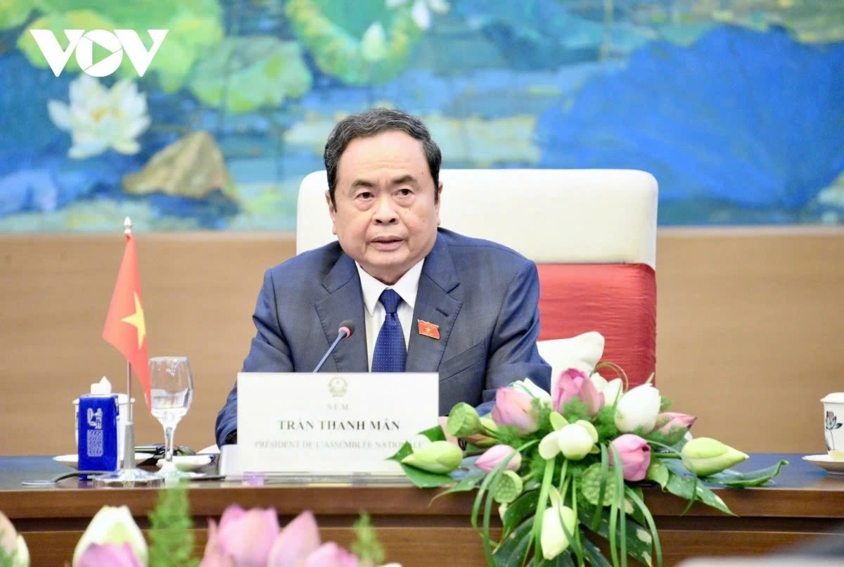 Chủ tịch Quốc hội đề nghị hai bên tăng cường hợp tác trong các lĩnh vực như kinh tế xanh, kinh tế số, công nghệ cao, trí tuệ nhân tạo, hạ tầng số, đô thị thông minh, nông nghiệp, hợp tác địa phương, hợp tác ba bên giữa Việt Nam, Pháp và các nước phương Nam.