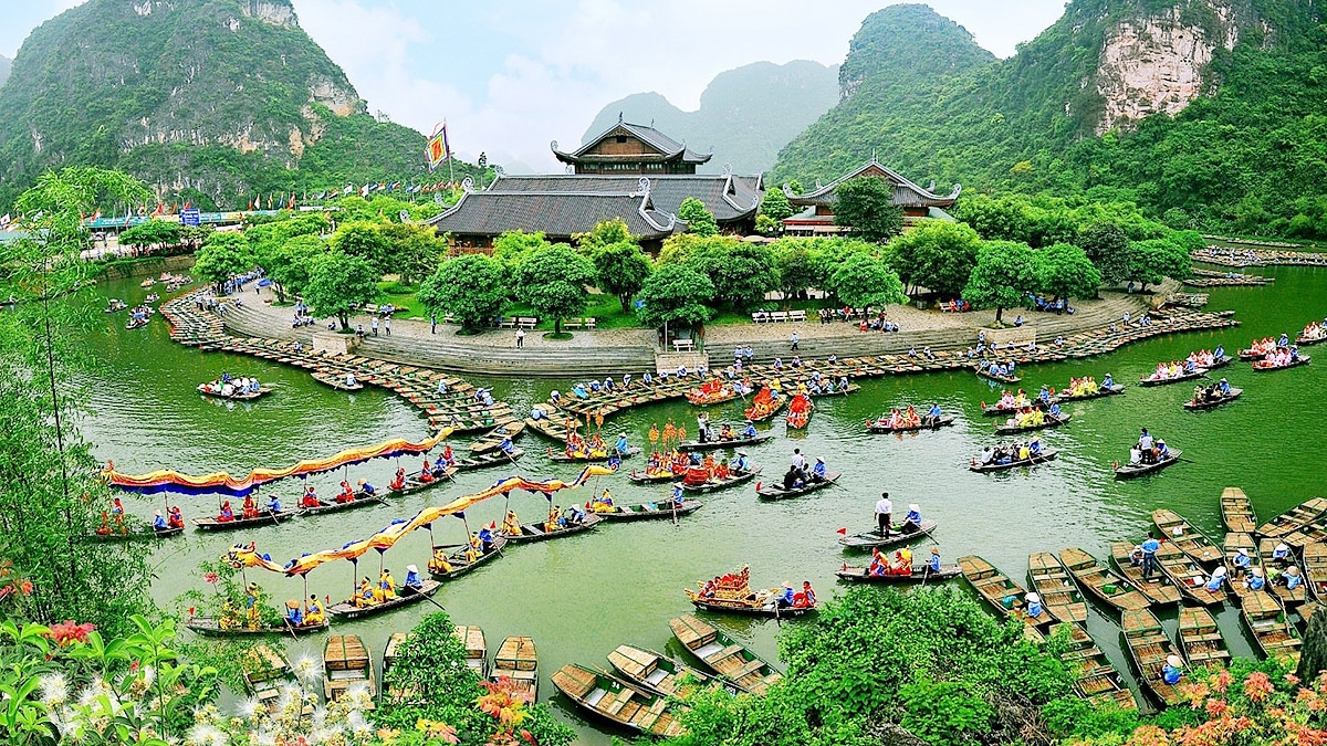 Tràng An, Ninh Bình là lựa chọn của nhiều nhà làm phim với khung cảnh thiên nhiên đẹp, hùng vĩ và thên thiện.