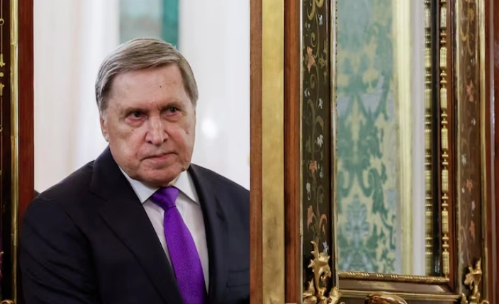 Trợ lý Điện Kremlin Yuri Ushakov tham dự cuộc họp của Tổng thống Nga Vladimir Putin tại Moscow. Ảnh: Reuters