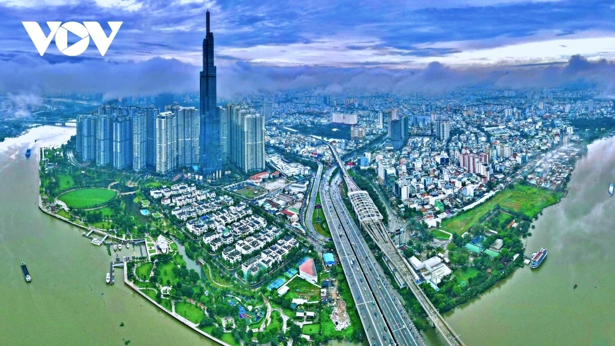 Việt Nam từ một quốc gia nghèo nàn, lạc hậu đã vươn lên trở thành một quốc gia có tiềm lực phát triển, hội nhập sâu rộng.