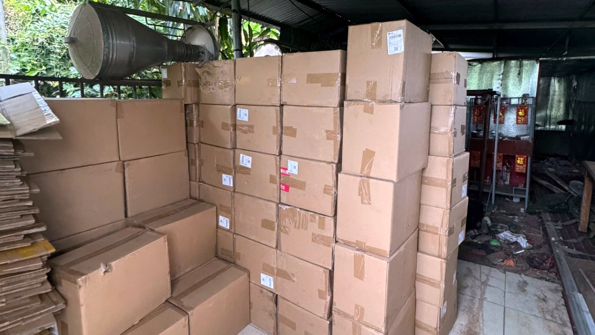 Một số tang vật bị lực lượng công an thu giữ - Ảnh: CACC
