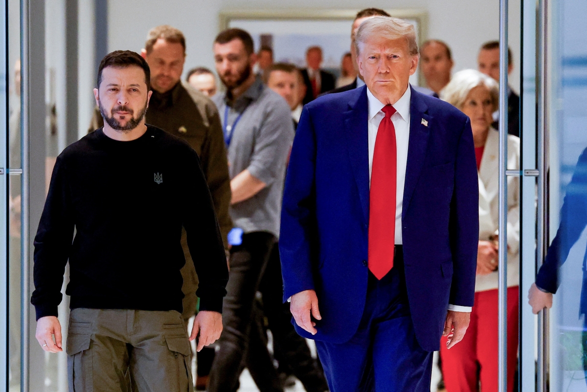 Ông Zelensky (trái) và ông Trump (phải). Ảnh: Reuters