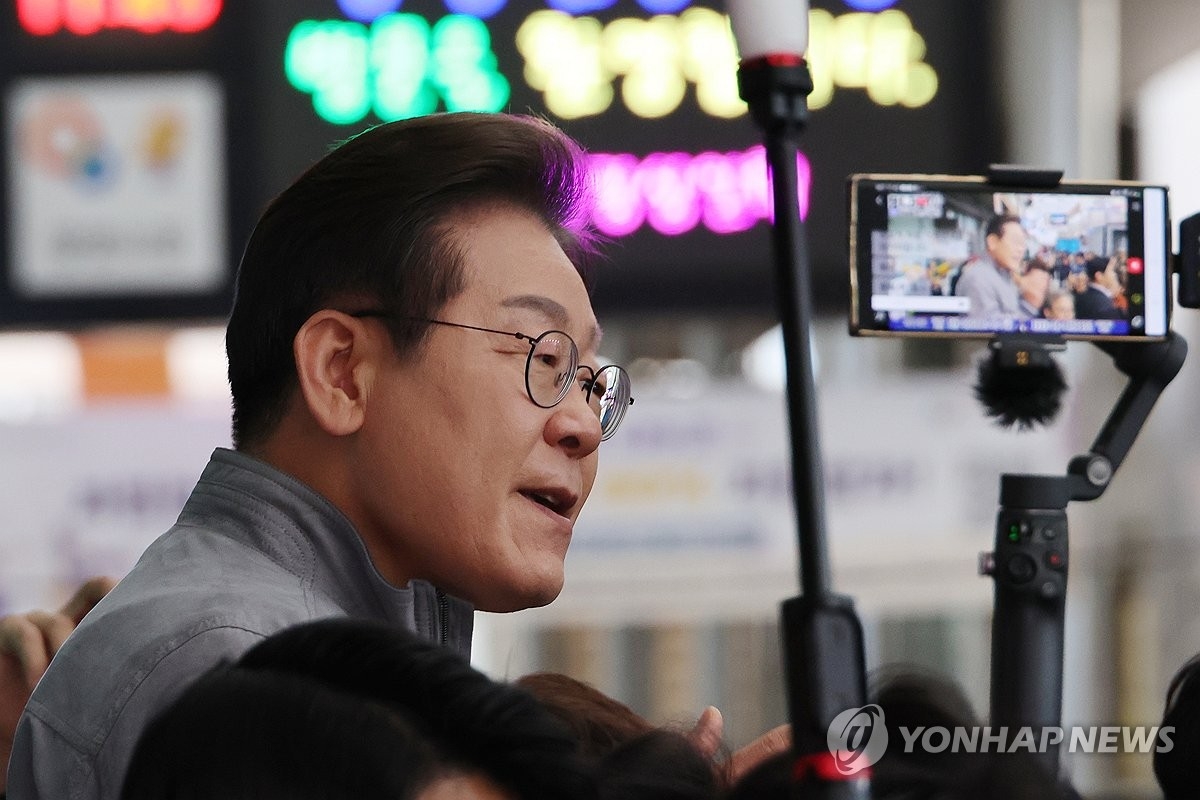 Ứng cử viên Lee Jae-myung của phe đối lập lại phải đối mặt với các rủi ro pháp lý (ảnh Yonhap News)