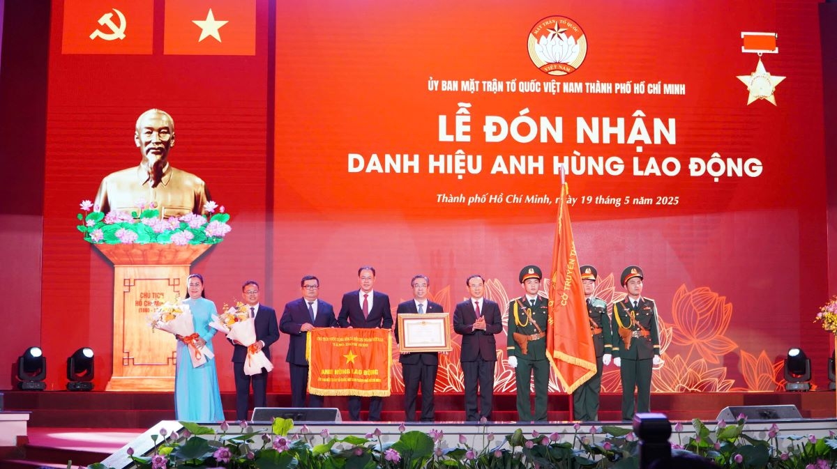 Ủy ban MTTQ Việt Nam TP.HCM đón nhận danh hiệu Anh hùng Lao động do Chủ tịch nước trao tặng