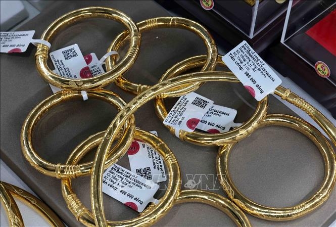 Vàng trang sức bày bán tại cửa hàng của Tập đoàn Vàng bạc đá quý Doji. Ảnh minh họa: Trần Việt/TTXVN