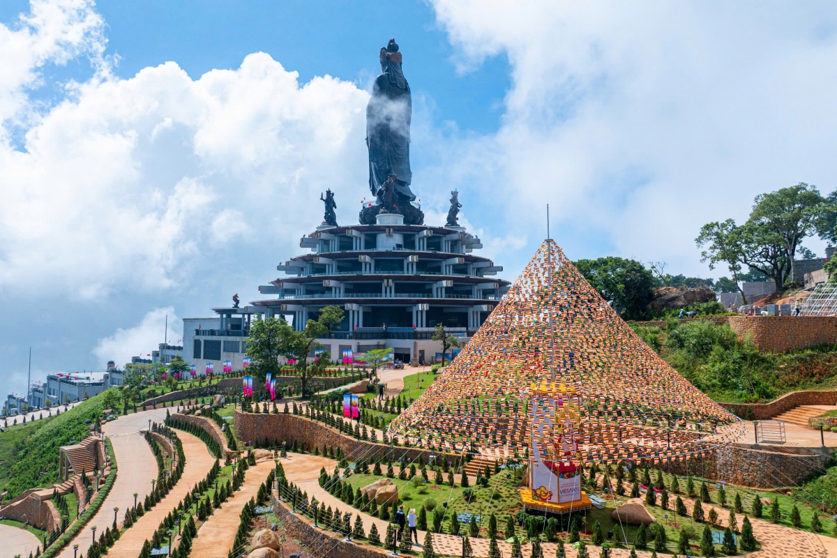 Tại núi Bà Đen đang có nhiều hoạt động trong Đại lễ Vesak 2025