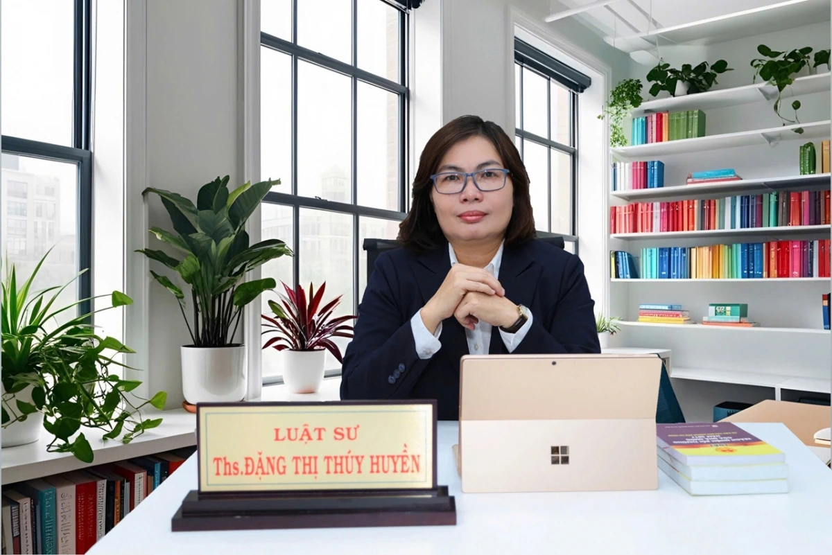 Luật sư Đặng Thị Thúy Huyền (Công ty luật TNHH HPL và cộng sự) chia sẻ về quy định pháp luật - Ảnh: NVCC