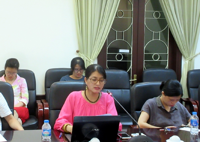 TS. Hoàng Kim Khuyên phòng Pháp luật Kinh tế, Viện Nhà nước và Pháp luật, đóng góp ý kiến.