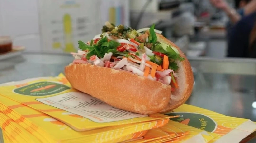 Vietnamese bread is one of Australia's favourite lunch options. (Photo: Isabella Michie/ABC Radio National)