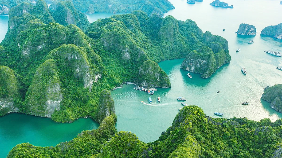 Vịnh Hạ Long đã được Unesco công nhận là di sản thiên nhiên thế giới là một trong những phim trường quay bộ phim Kong: Skull Island.