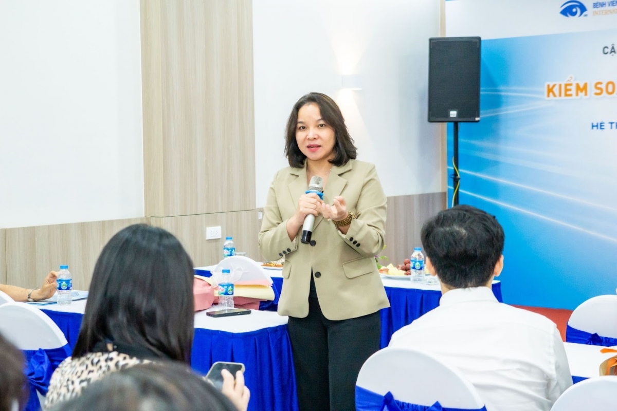 BS Phạm Thị Hằng chia sẻ tại hội thảo 