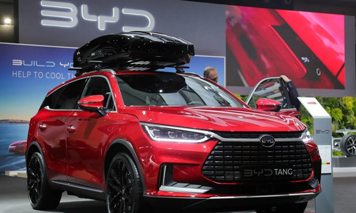 Xe BYD Tang tại Triển lãm ô tô Brussels lần thứ 100 tại Bỉ ngày 13/1/2023. Ảnh: Xinhua