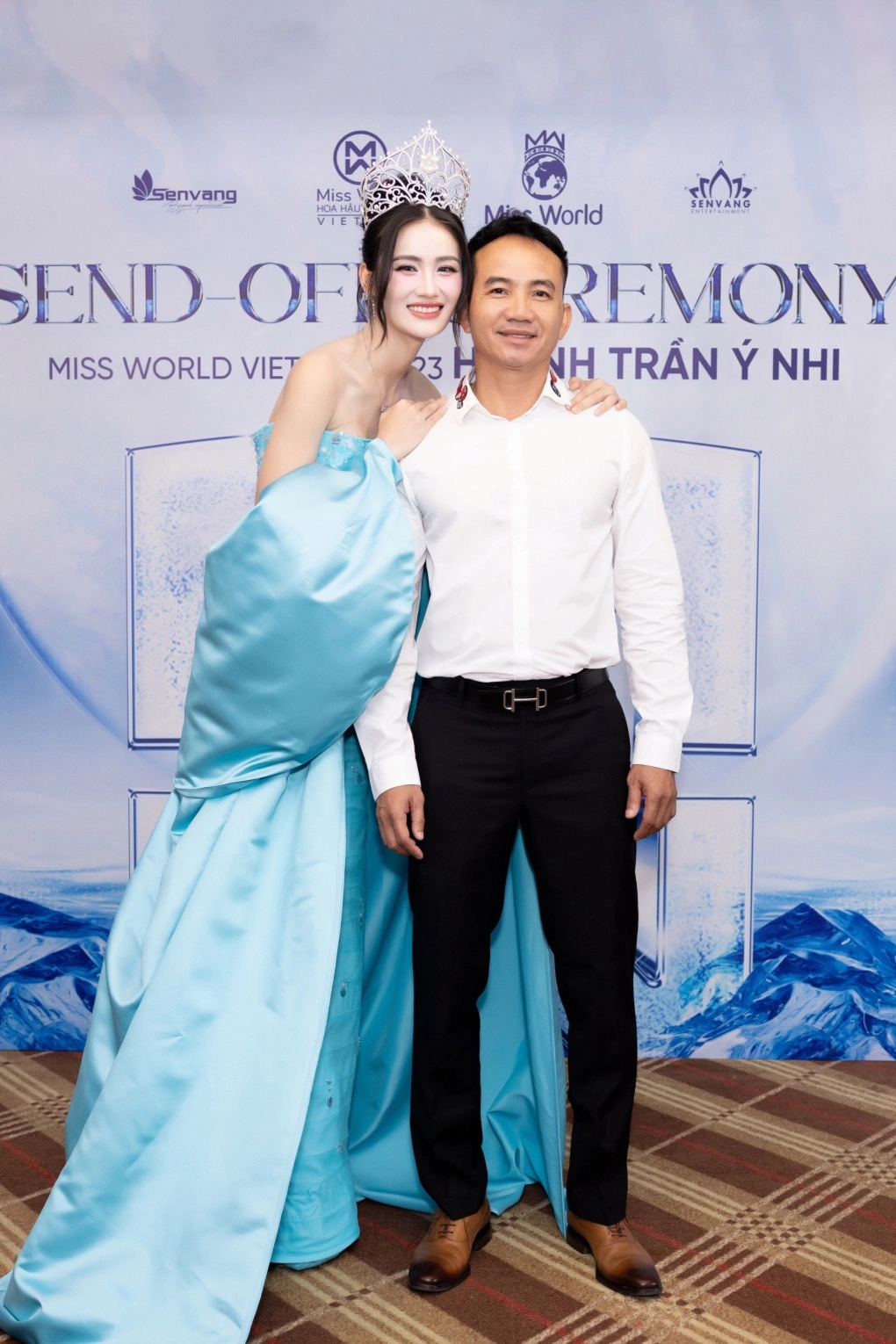 Sao Việt 30/5: Ông Huỳnh Tấn Nguyên - bố hoa hậu Ý Nhi - gửi lời động viên con gái trước thềm chung kết Miss World và đang sắp xếp để sang Ấn Độ cổ vũ cô: "Tôi hiểu rằng hành trình nào cũng có thử thách, chỉ biết nhắn nhủ Nhi: Con cứ là chính mình và làm hết sức có thể, vì dù kết quả ra sao, con đã là niềm tự hào lớn nhất của bố rồi".
