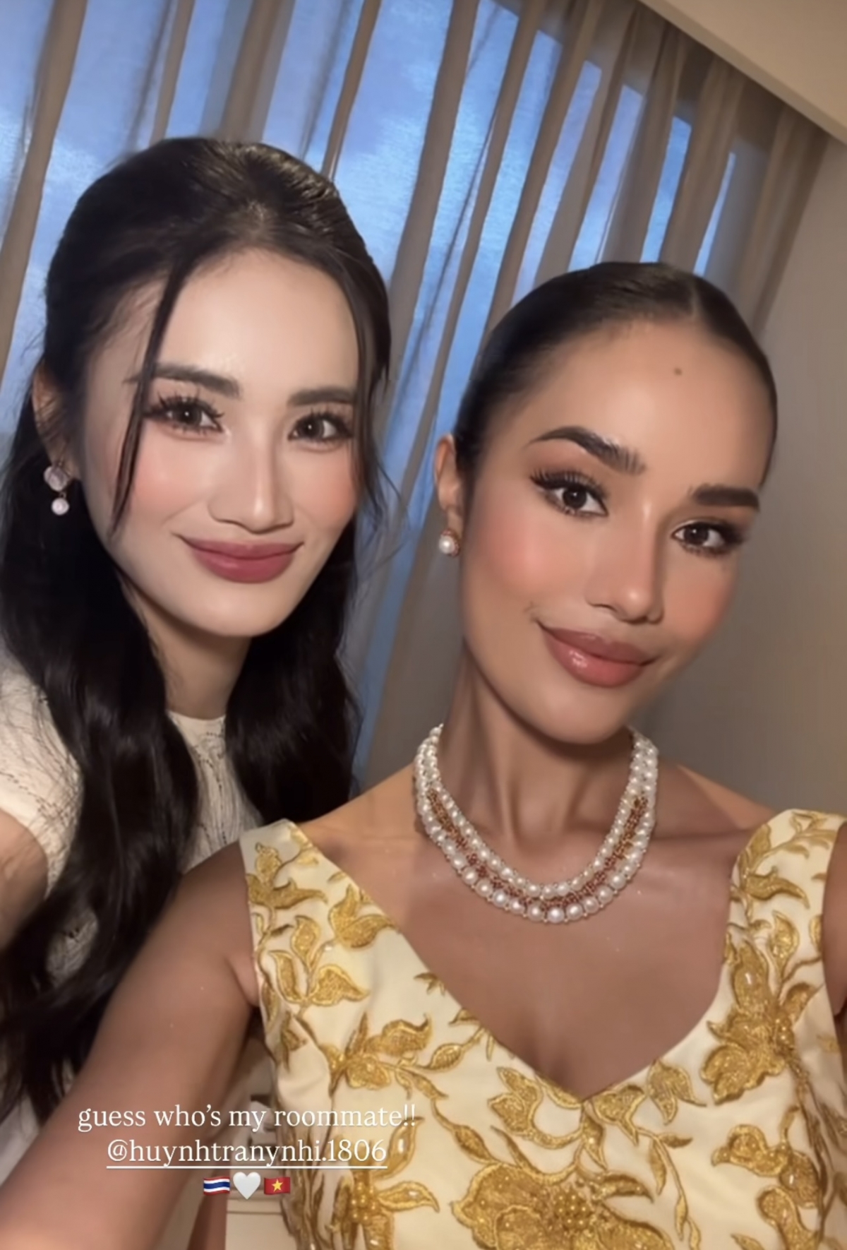 Bạn cùng phòng của Hoa hậu Ý Nhi tại Miss World là đại diện Thái Lan Opal Suchata Chuangsri - một trong những thí sinh được truyền thông quốc tế chú ý. “Cô ấy đến nơi rồi. Tôi không còn phải một mình nữa”, Ý Nhi viết trên trang cá nhân, kèm ảnh chụp cùng Opal.