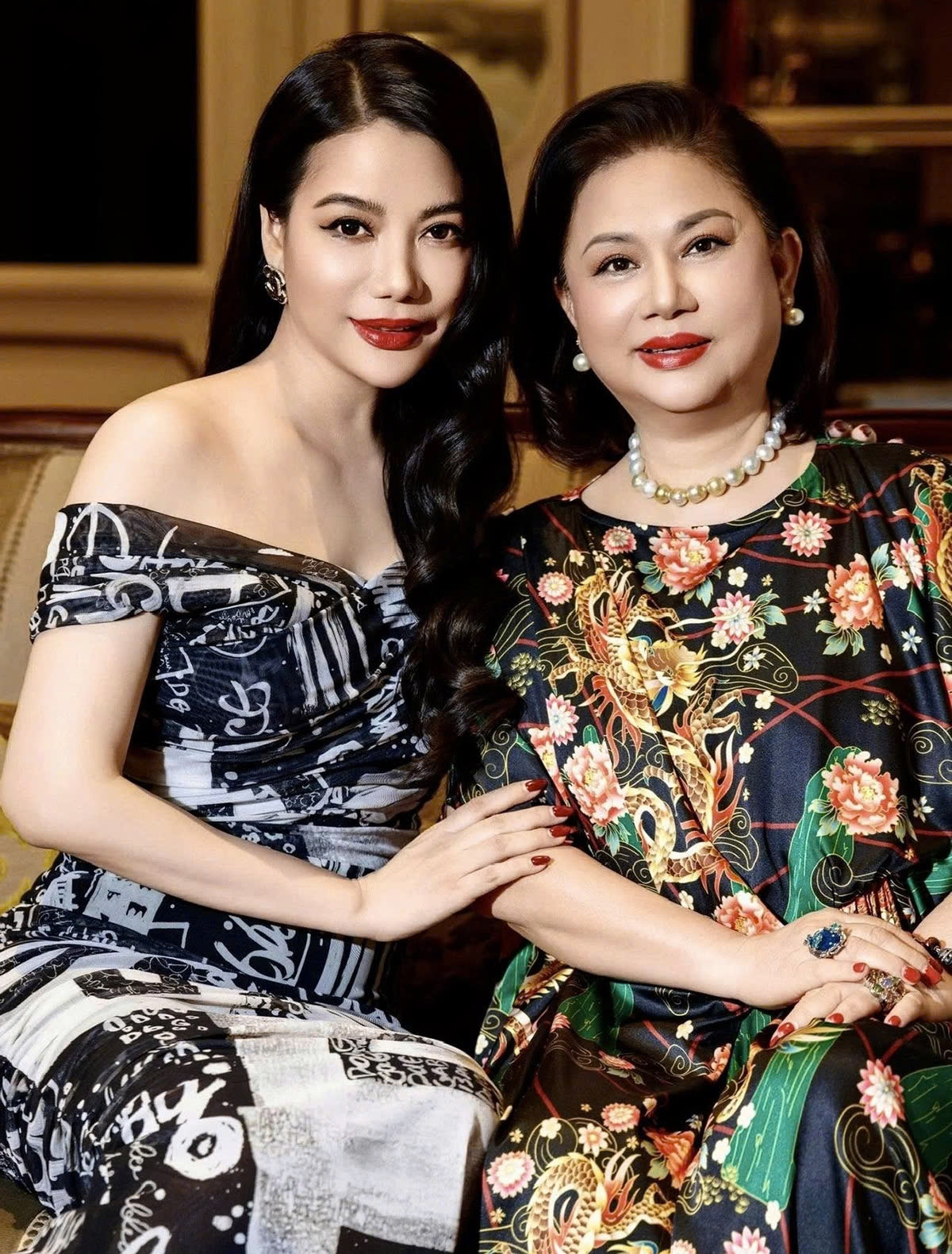 Trương Ngọc Ánh đăng ảnh chụp cùng mẹ, mừng sinh nhật đấng sinh thành.