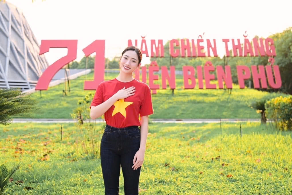Lương Thùy Linh thấy tự hào khi tham gia hoạt động kỷ niệm 71 năm chiến thắng Điện Biên Phủ.