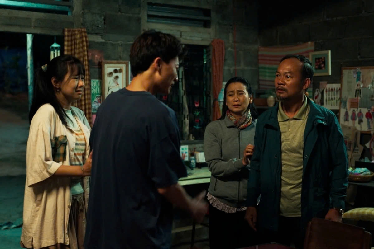 “Lật mặt 8: Vòng tay nắng”