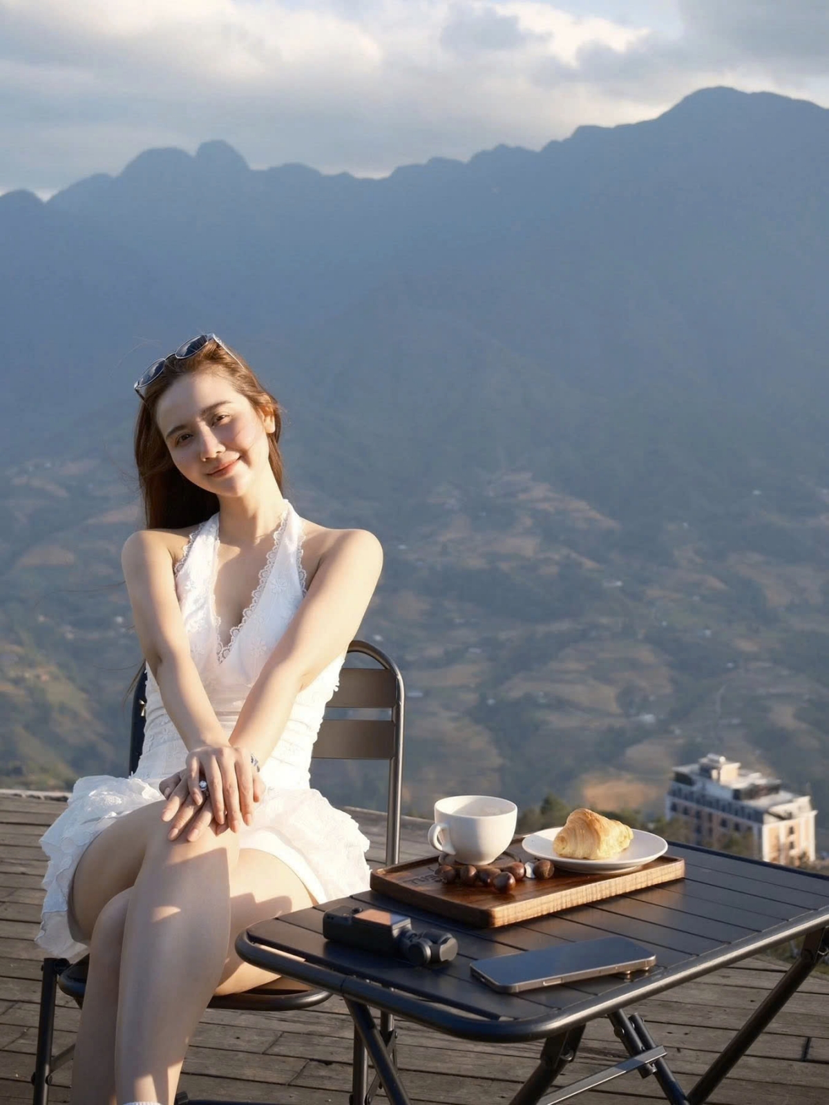 Diễn viên Huyền Lizzie tận hưởng không khí trong lành tại Sa Pa.