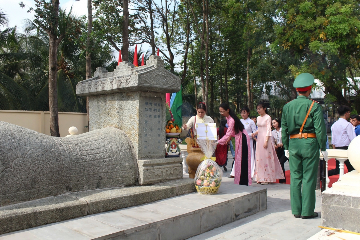 Hằng năm chính quyền và người dân địa phương đều tổ chức kỷ niệm ngày Anh hùng dân tộc Nguyễn Hữu Huân hy sinh