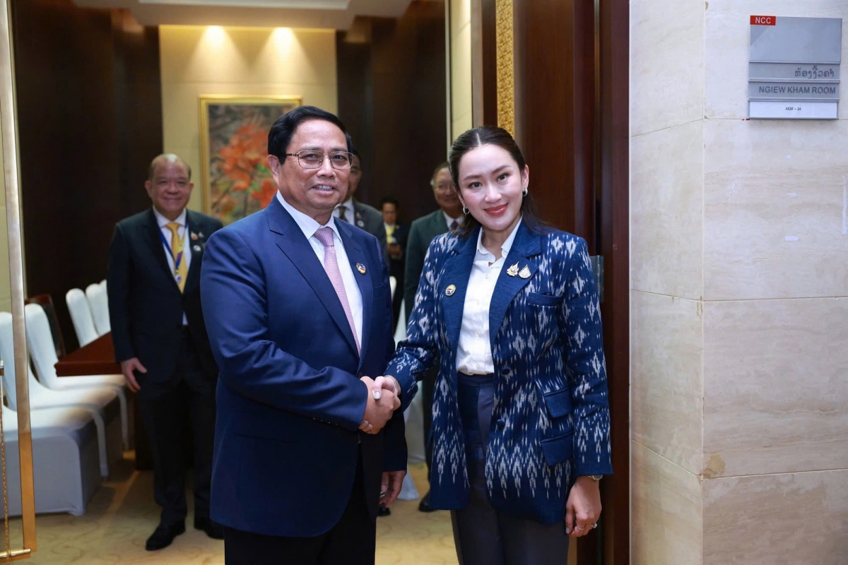 Thủ tướng Phạm Minh Chính gặp Thủ tướng Thái Lan Paetongtarn Shinawatra nhân dịp dự Hội nghị cấp cao ASEAN lần thứ 44, 45 tại Vientiane, Lào tháng 10/2024. Ảnh: VGP