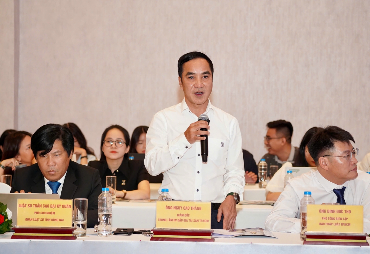 Ông Ngụy Cao Thắng trình bày tham luận.