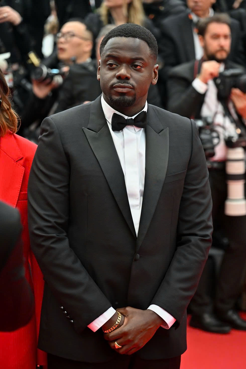 Nam diễn viên Daniel Kaluuya diện suit bảnh bao.